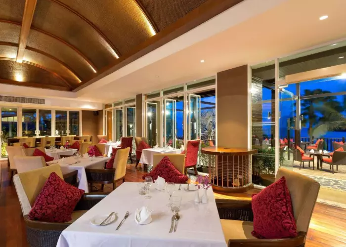 هتل کرون پلازا پانوا بیچ فرانت ریزورت پوکت